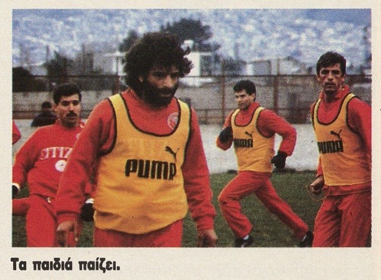 Στα άδυτα του Ολυμπιακού, όταν οι ποδοσφαιριστές ήταν λαϊκοί ήρωες!