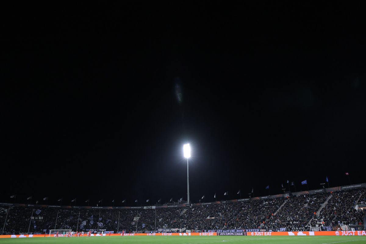 Μνημείο για τα αδικοχαμένα «αετόπουλα» μπροστά από τη Θύρα 4 (pic)