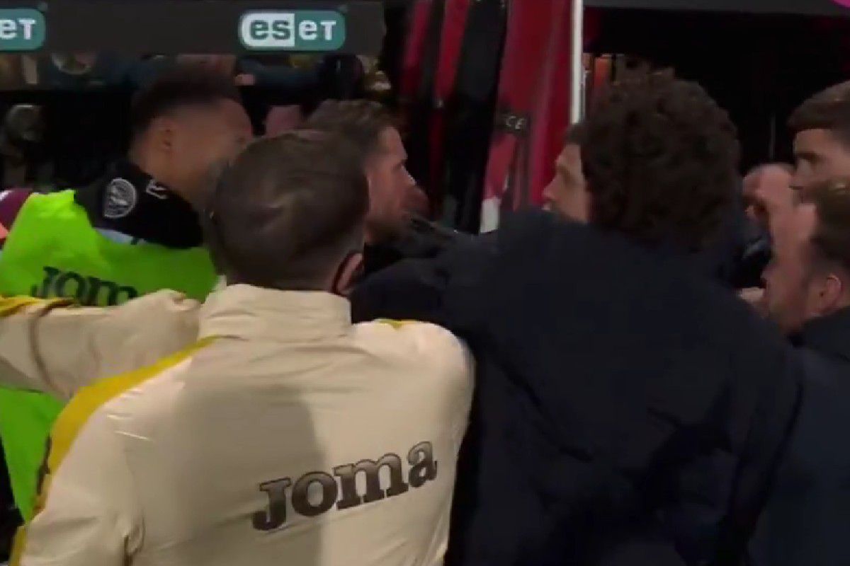 Χαμός στο τέλος του Μπόρνμουθ – Μπρέντφορντ, μεγάλη ένταση ανάμεσα στους δύο πάγκους (vid)