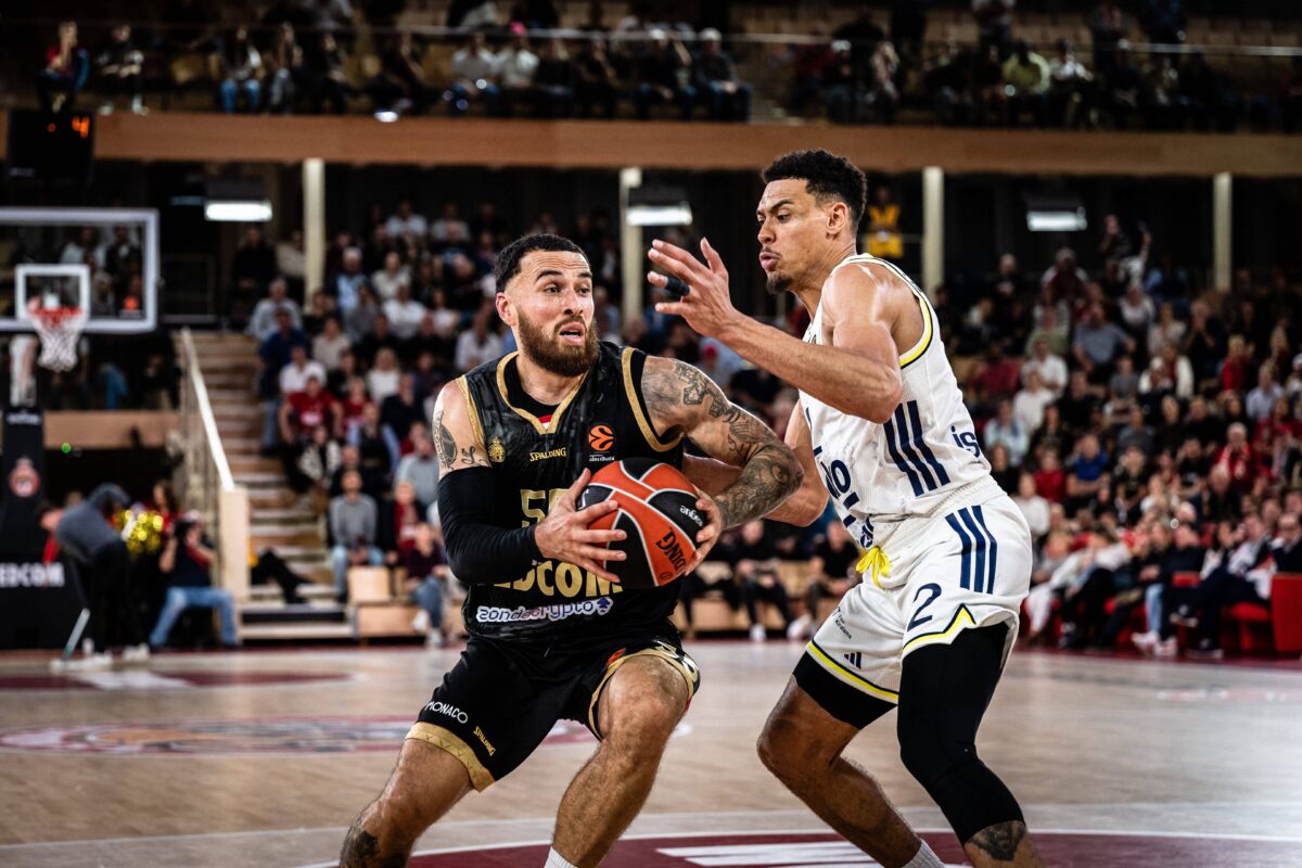 Μονακό: Δημόσια συγγνώμη από τον Τζέιμς στον Οκόμπο (pic)