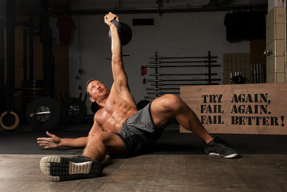 Turkish Get-Up: Η Άσκηση που Δυναμώνει Ολόκληρο το Σώμα