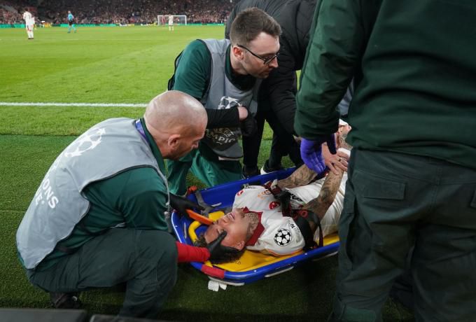 Σοκαριστικός τραυματισμός για τον Νόα Λανγκ στο «Άνφιλντ»