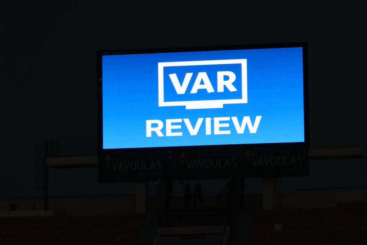 VAR: Η εξαίρεση που θα γίνει για τα ματς Ολυμπιακός – ΑΕΛ Novibet και ΑΕΚ – Κηφισιά