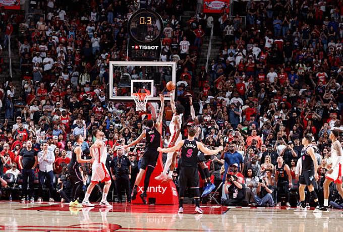 Οι Ρόκετς υπέταξαν τους Χιτ με τέλος ακατάλληλο για καρδιακούς (vid)