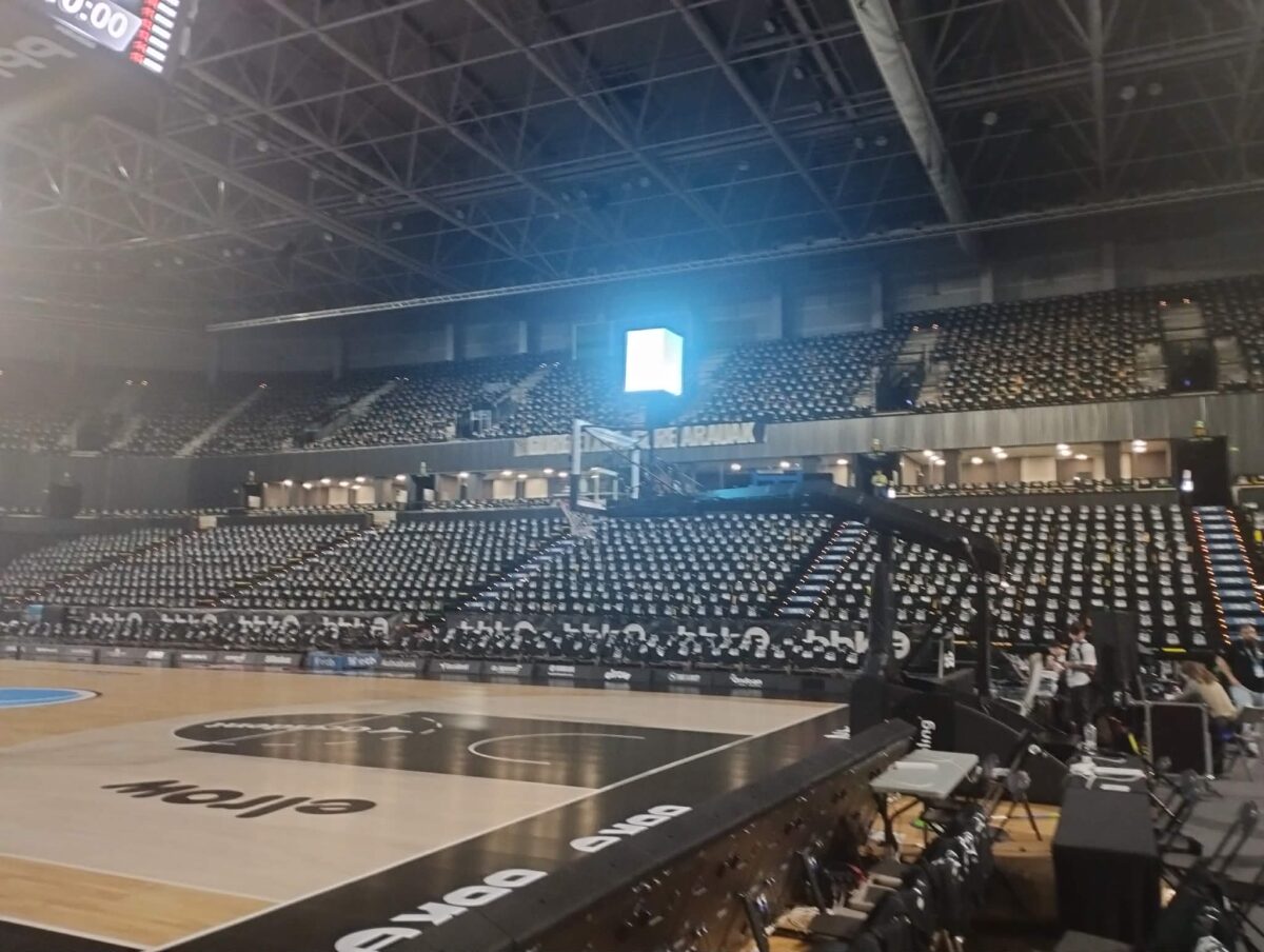 H Bilbao Arena είναι έτοιμη να φιλοξενήσει τον  μεγάλο τελικό-Το ιδιαίτερο μπλουζάκι της Μπιλμπάο (pics)