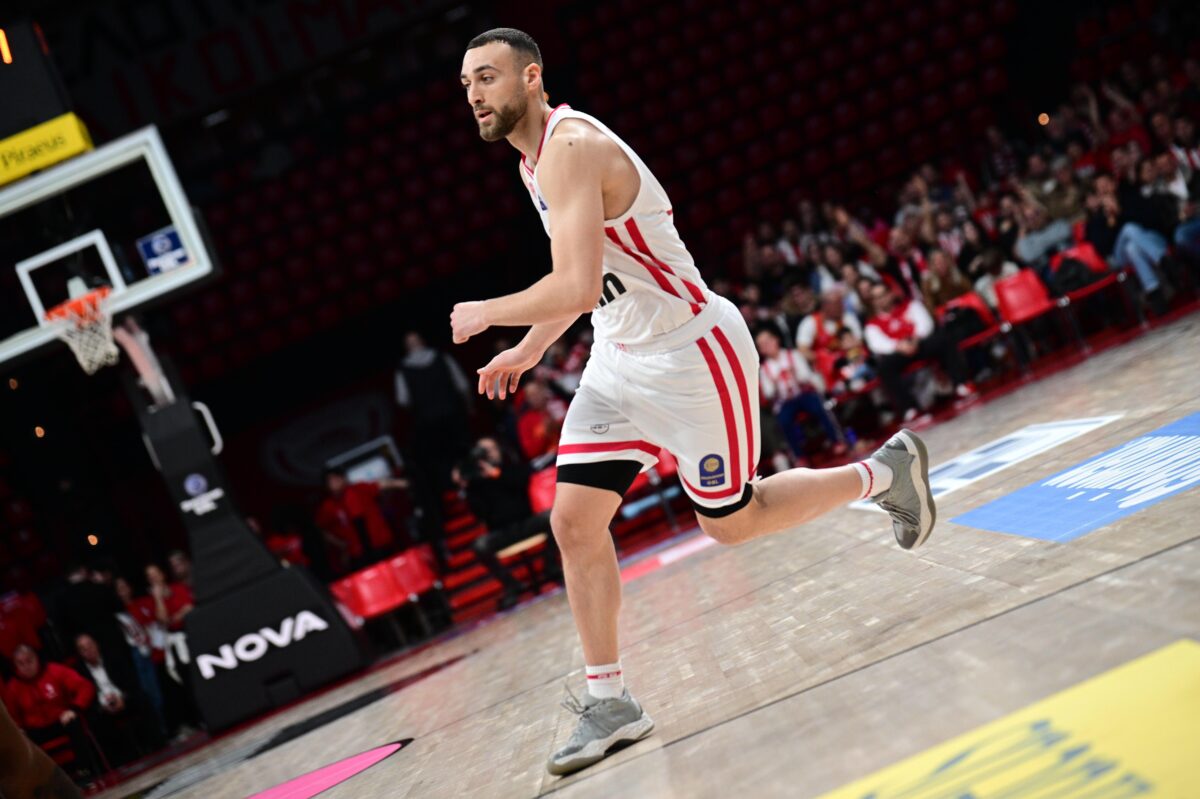 Λάμψη Νετζήπογλου στο ΣΕΦ με 17 πόντους στο ημίχρονο – Έβαλε και buzzer beater! (vid)