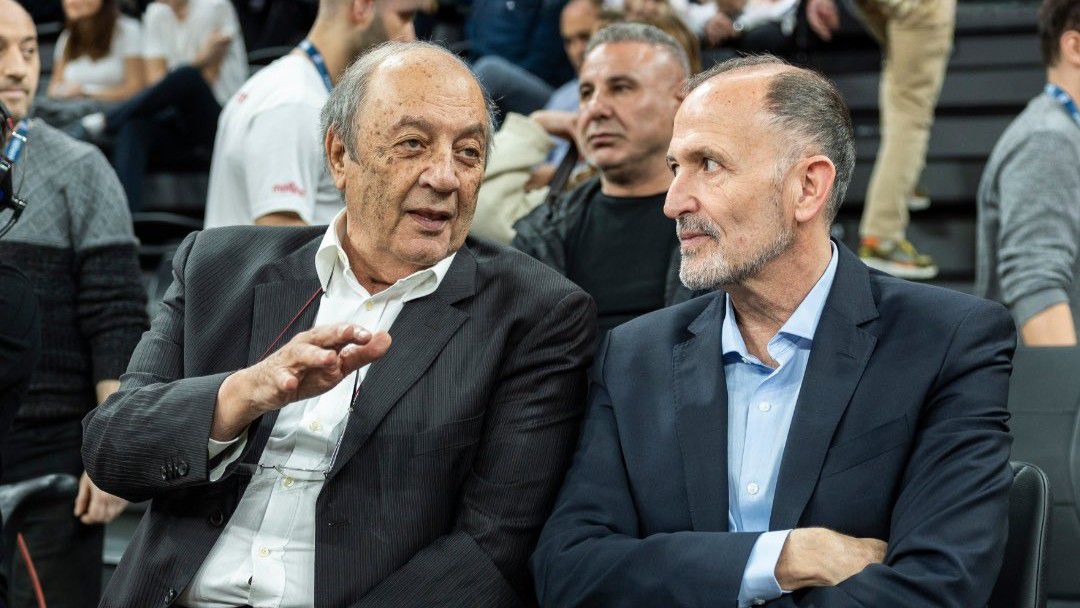 Ο Τσους Μπουένο παρακολουθεί το Εφές – Παρτιζάν με τον πρόεδρο των Τούρκων