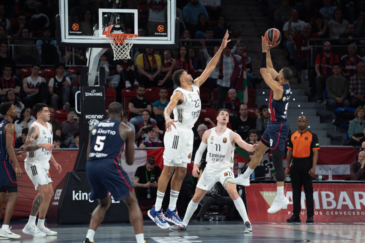 Ο Σίμονς λύτρωσε τη Μπασκόνια σε ματς-θρίλερ στη Βιτόρια – Τι σημαίνει η ήττα της Ρεάλ για τον Ολυμπιακό