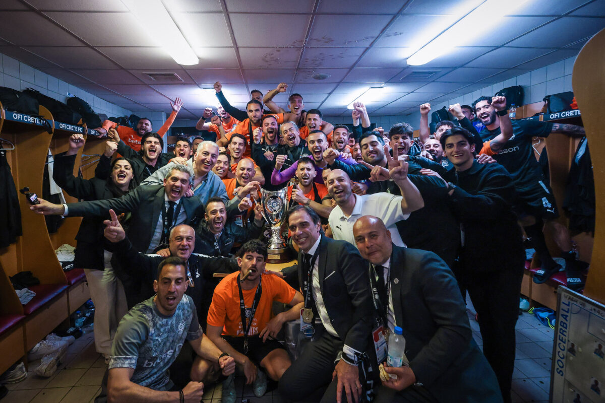 Το ζεϊμπέκικο του Μιχάλη Μπούση στο αεροδρόμιο-«Νύχτα ξελογιάστρα»… (vid)