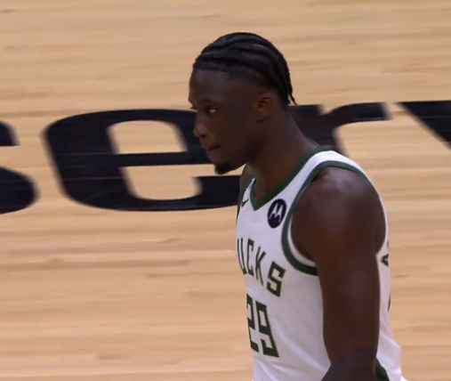 Έγραψαν ιστορία οι Αντετοκούνμπο στο NBA και η επική αντίδραση του Γιάννη (vid)