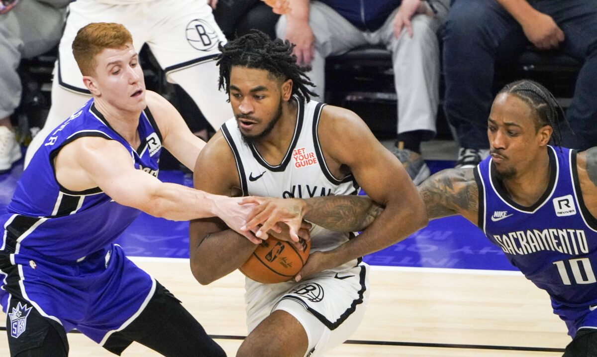 Ο Καμ Τόμας με τη φανέλα των Νετς