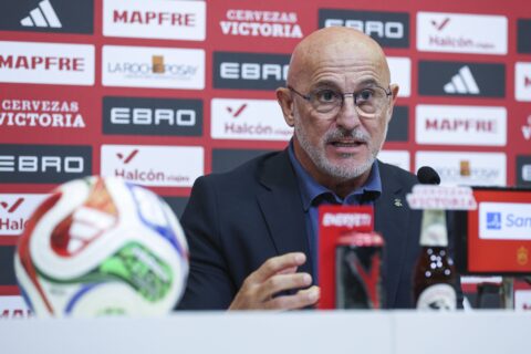 Ο Ντε Λα Φουέντε καταδικάζει τα αντιμουσουλμανικά συνθήματα: «Αυτοί οι άνθρωποι δεν θα έπρεπε να έχουν θέση στο ποδόσφαιρο» (vid)
