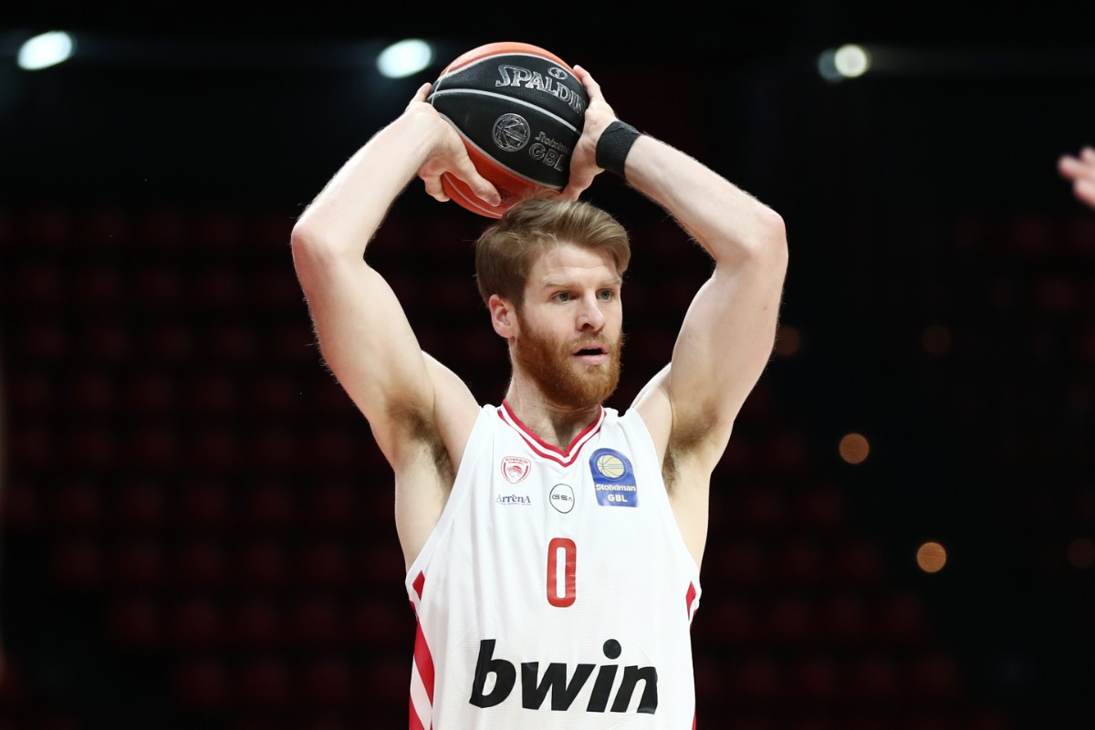 Facts & Numbers με τον Ουόκαπ να γράφει ιστορία στον Ολυμπιακό