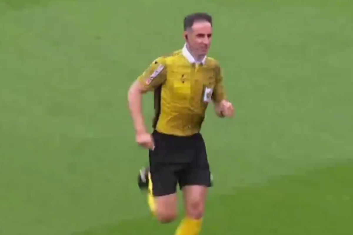 Ήθελε να γίνει… Viral ο διαιτητής του Ουέσκα – Ντεπορτίβο Λα Κορούνια και ξέχασε τις κάρτες (Vid)