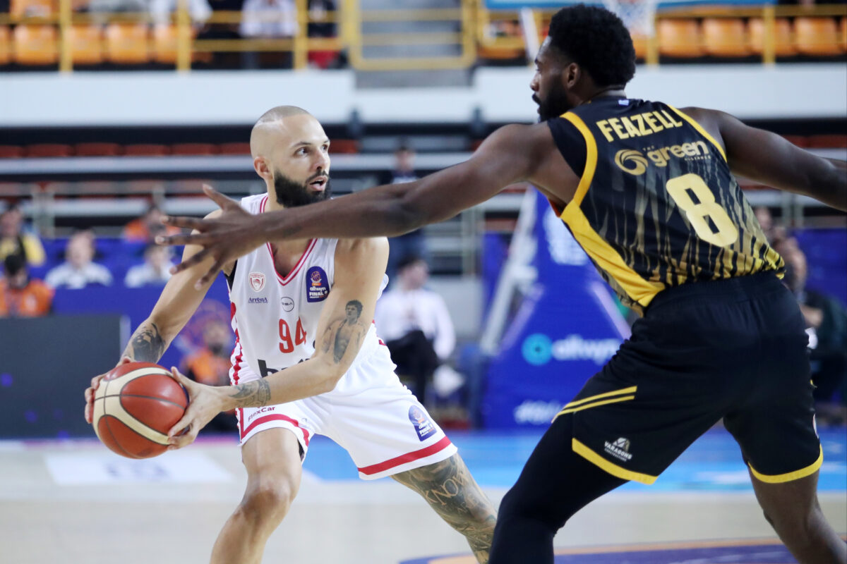 Οι συνθέσεις των ΑΕΚ και Ολυμπιακού για τον αγώνα στην Sunel Arena