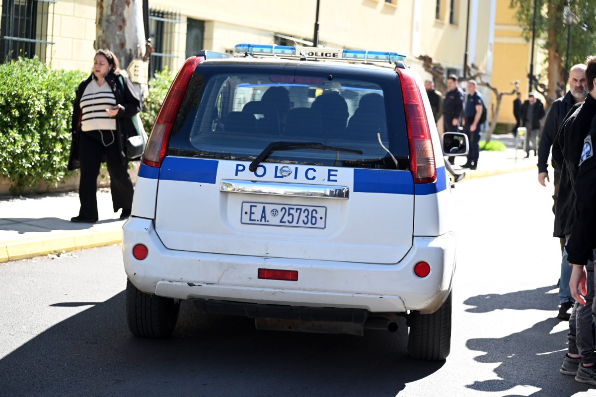 Σύλληψη γνωστού αθλητή με 1,15 εκατ. ευρώ στο πορτμπαγκάζ (vid)