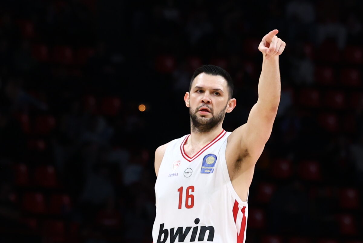 Ενα «γράμμα» για τον Κώστα Παπανικολάου, τον απόλυτο αρχηγό του Ολυμπιακού