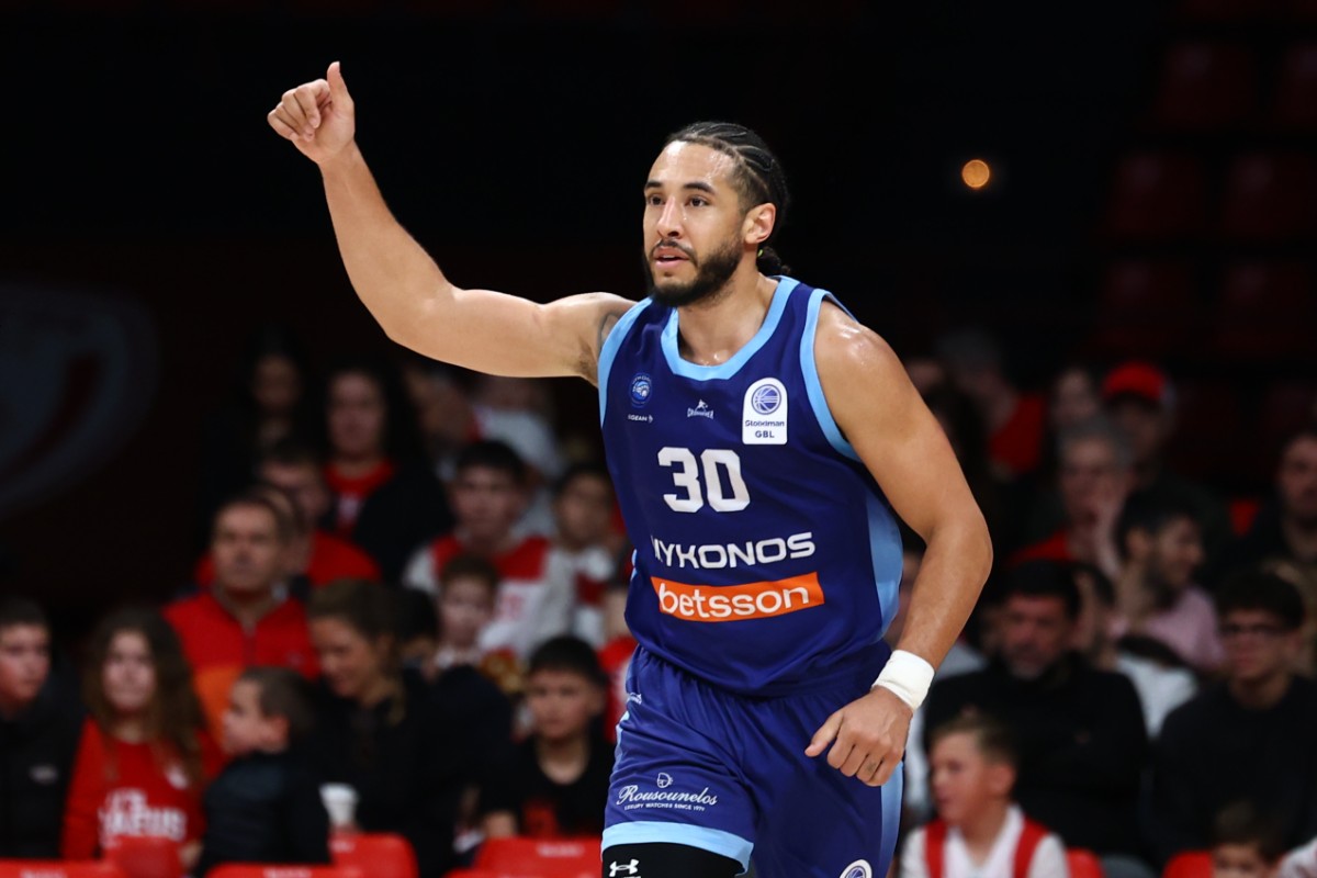 Ντέβιν Κάναντι: «Αρχικά είπα “όχι” στη Μύκονο Betsson, αλλά εξελίσσομαι μαζί της»