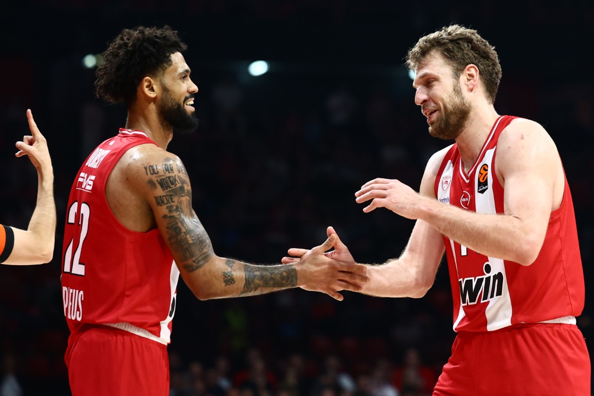 Ολυμπιακός: Η αποθέωση στον Φαλ και το πάρτι στις κερκίδες, μέσα από την παρακάμερα (vid)