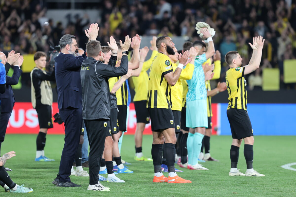 Αποθέωση στη Νέα Φιλαδέλφεια παρά τον αποκλεισμό της ΑΕΚ και «Να τοι, να τοι οι πρωταθλητές» (pics & vid)