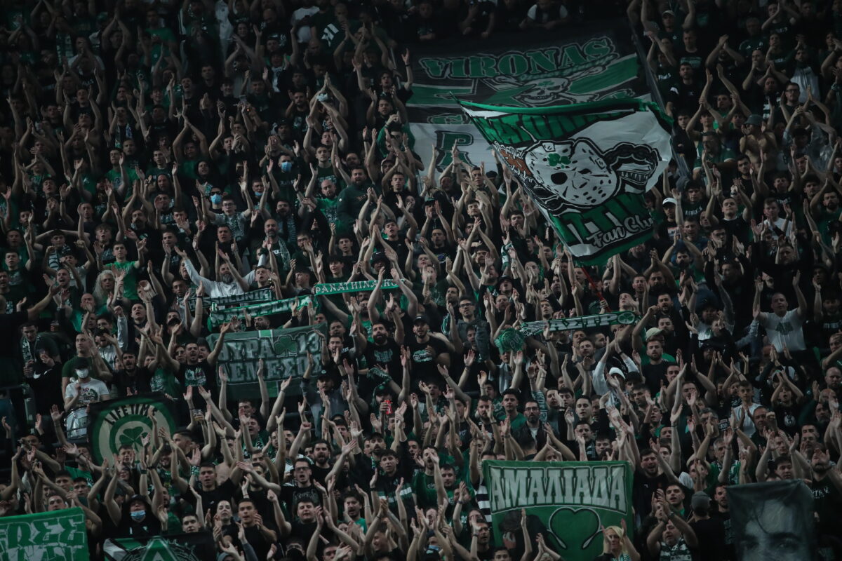 Πανό κατά Λιόλιου, ΕΟΚ και Χαρδαλιά στο T-Center