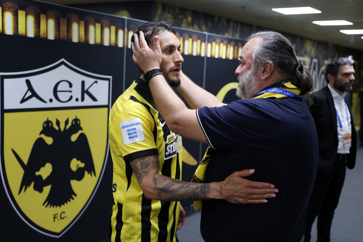 Οι «ντόπες» του Ηλιόπουλου πριν τη σέντρα του ΑΕΚ-ΠΑΟΚ (pics)