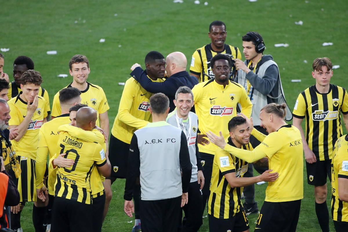 «Σεισμός» στην Allwyn Arena: Οι παίκτες της ΑΕΚ αποθεώθηκαν μετά τη νίκη επί του ΠΑΟΚ (vid)