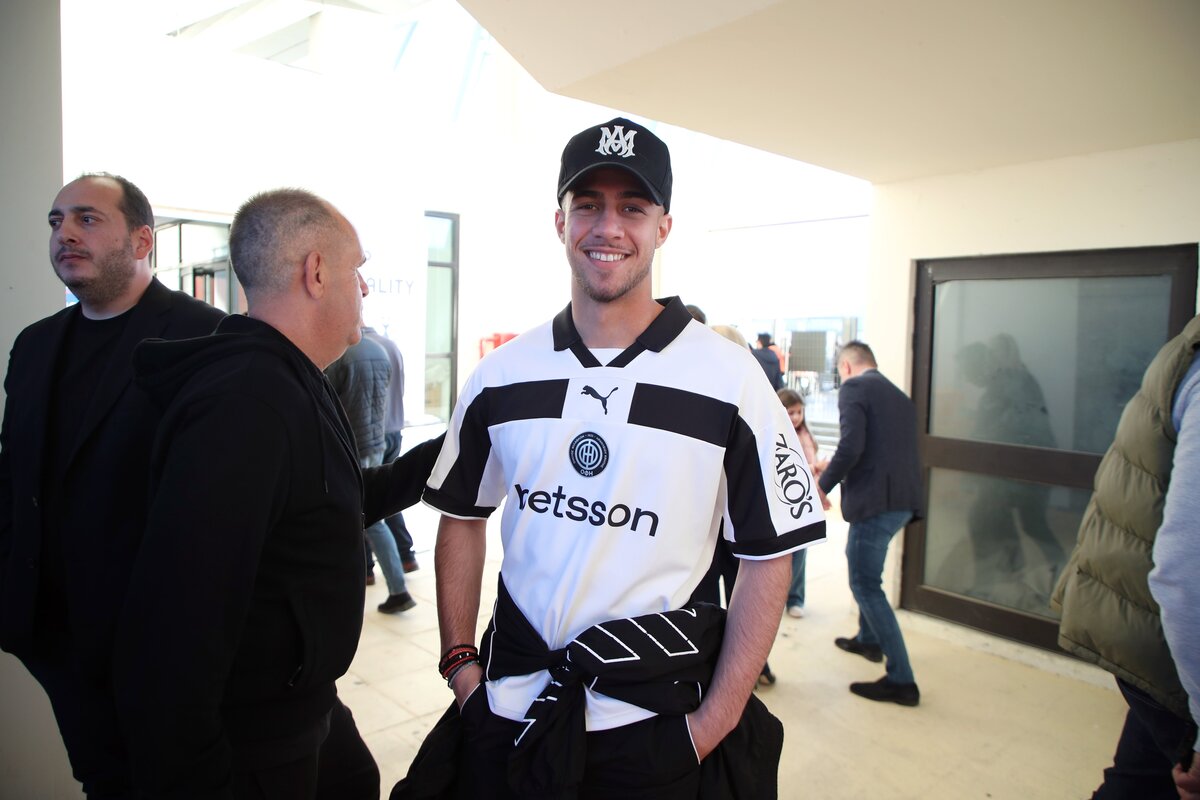 Αλήθειες και ψέματα για τον Μπάμπη Κωστούλα – Οι δύο προτάσεις, ο Ολυμπιακός και η Μπράιτον