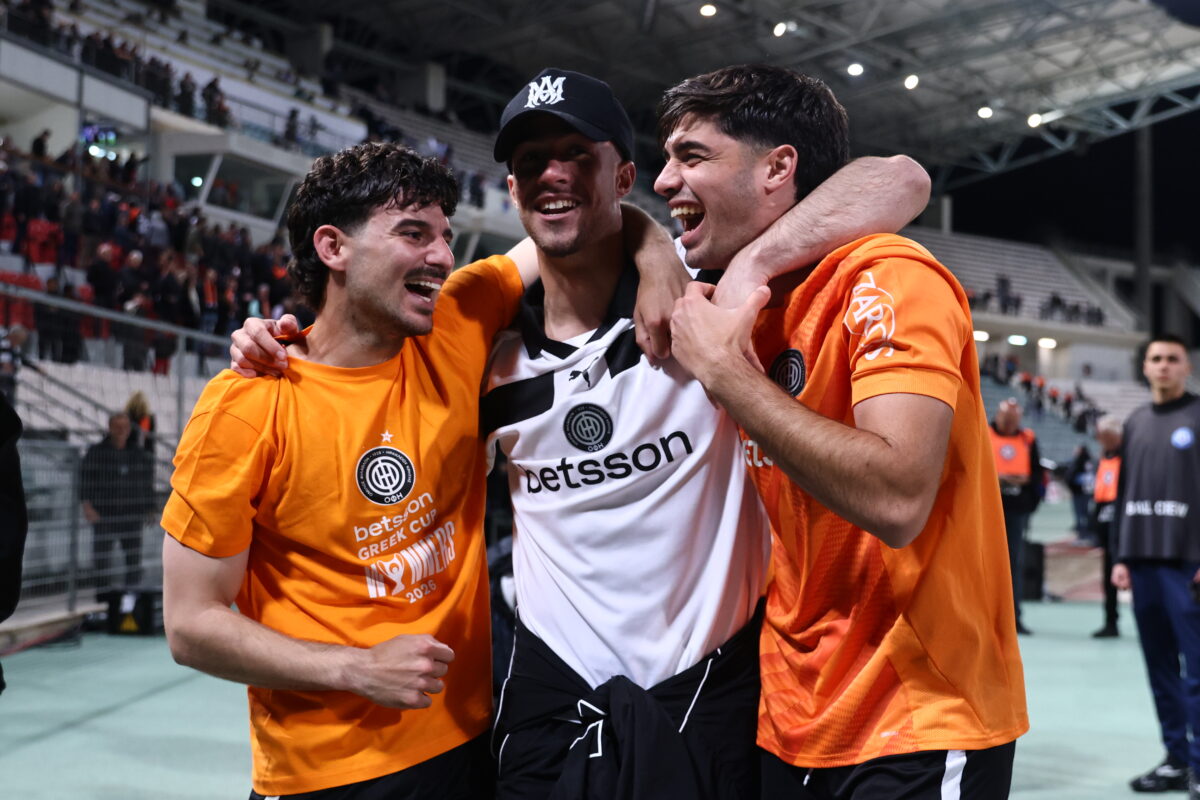 Οι πανηγυρισμοί των αδερφών Κωστούλα μαζί με τον Ανδρούτσο για την κατάκτηση του Κυπέλλου (vid)