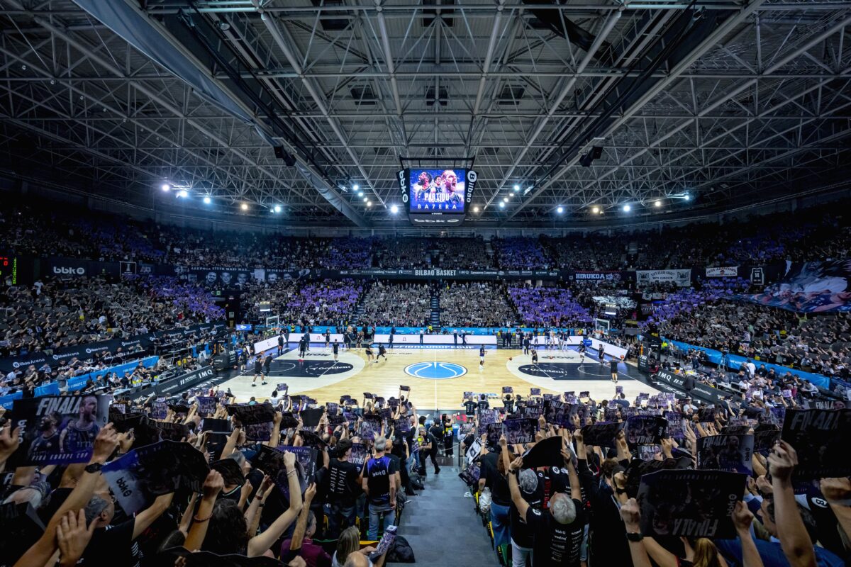 Ωραίες στιγμές στο Μπιλμπάο – Ο κόσμος της ισπανικής ομάδας χειροκρότησε τους παίκτες του ΠΑΟΚ (vid)