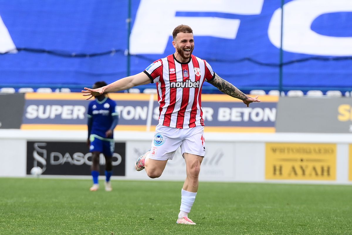 O Τσαούσης πανηγυρίζει