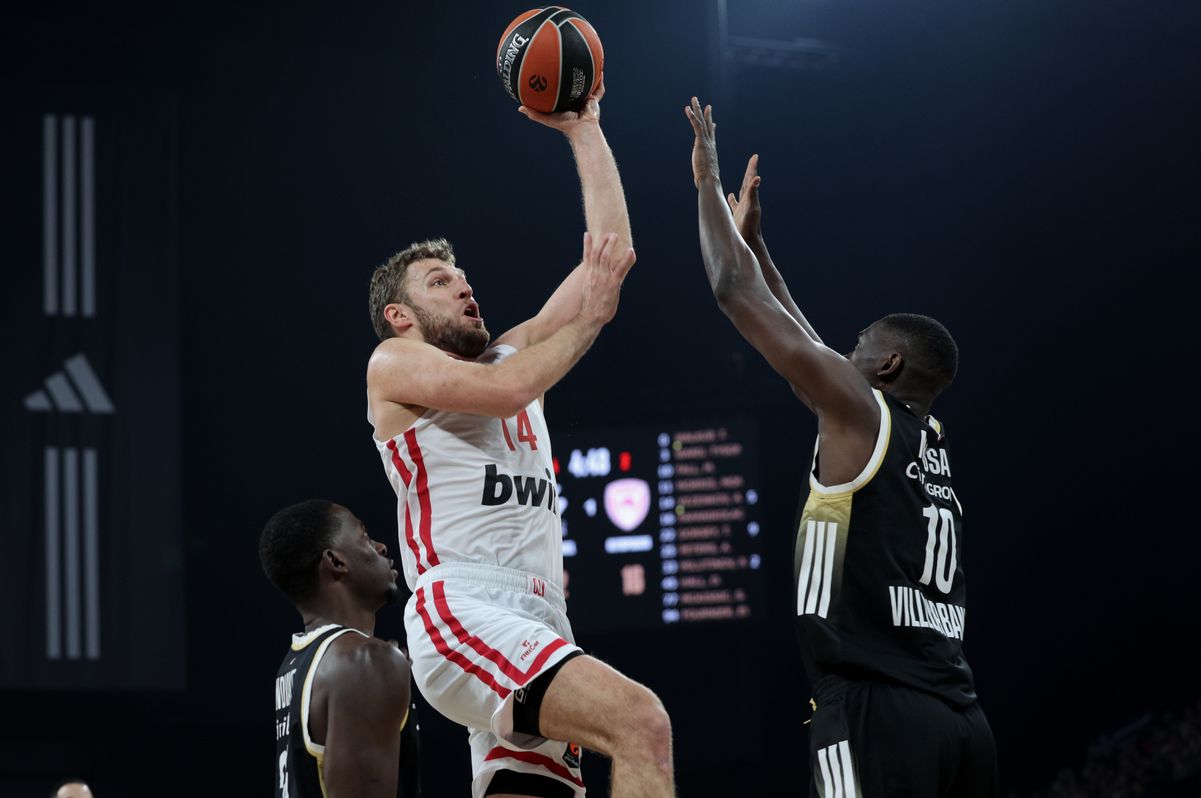 Άλμα κορυφής για τον Ολυμπιακό με σούπερ Βεζένκοφ