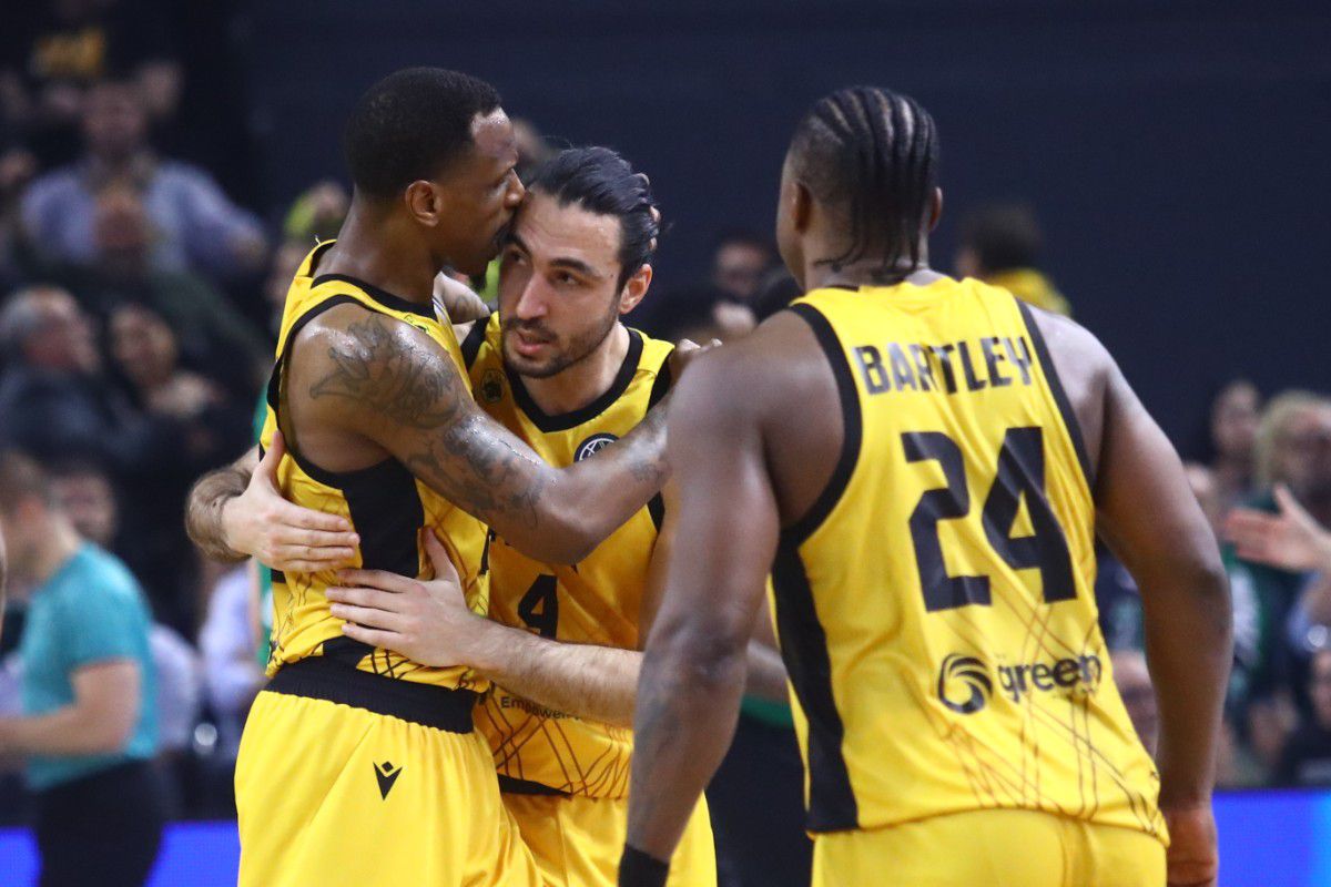 «Κιτρινόμαυρη έκρηξη» από παίκτες και οπαδούς μετά την πρόκριση στο Final Four (pics&vid)