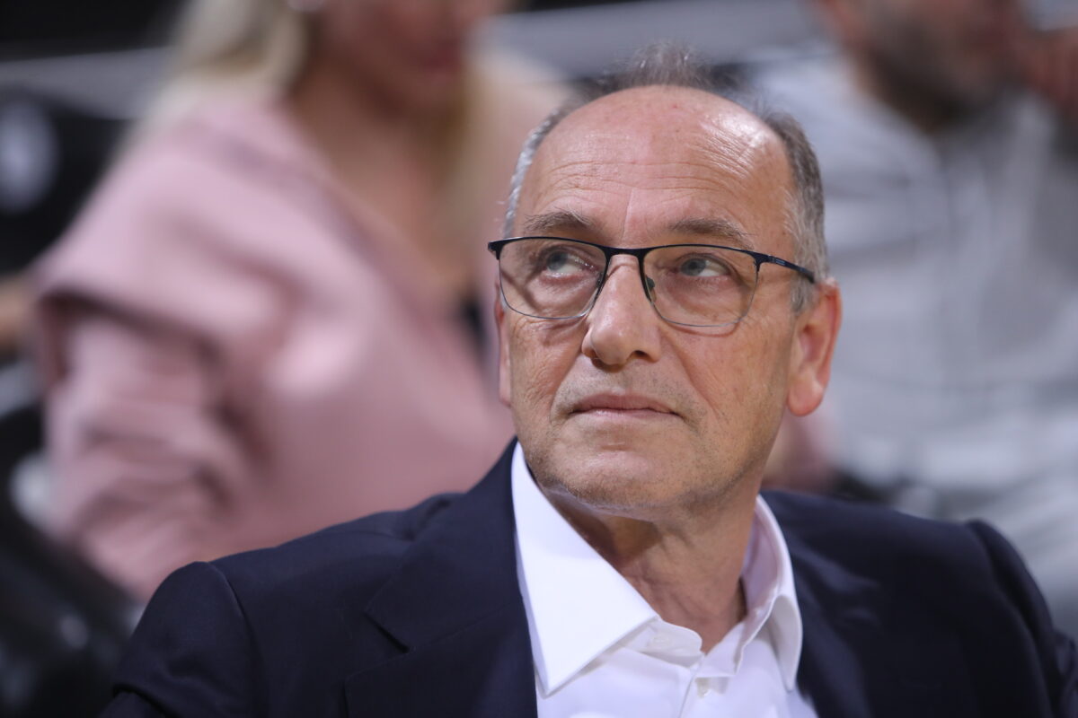 Η μπάλα στην εξέδρα από τον Λιόλιο: «Κάποιοι αναπολούν εποχές του παρελθόντος»