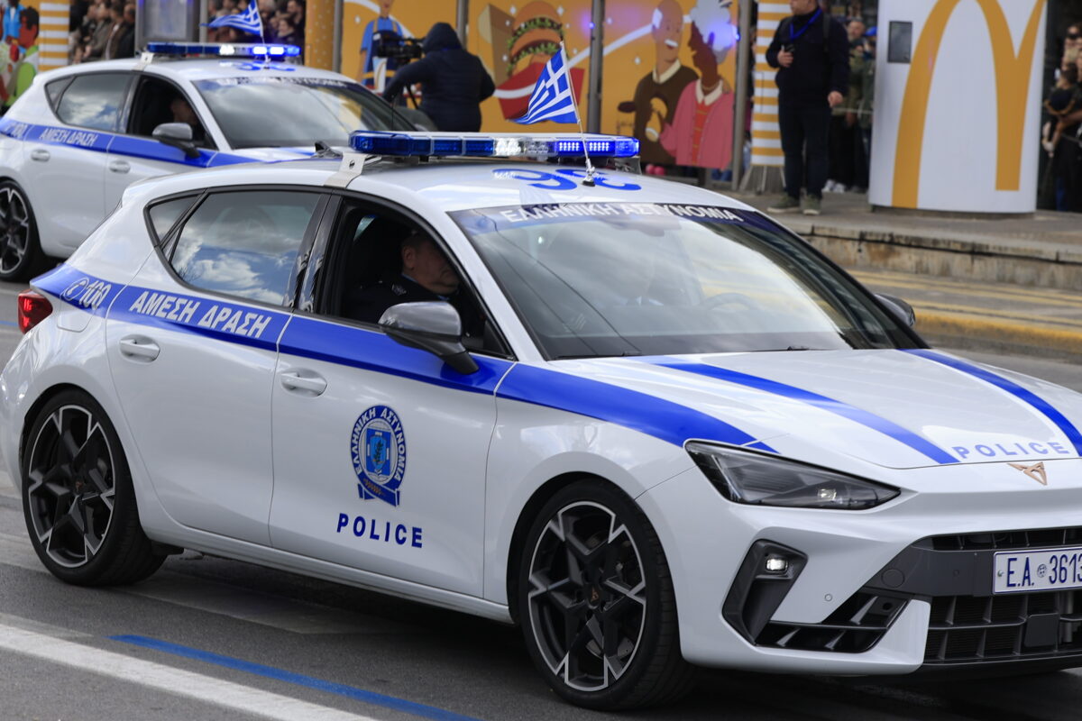 Ένταση έξω από το Πανθεσσαλικό ανάμεσα σε αστυνομία και οπαδούς (vid)