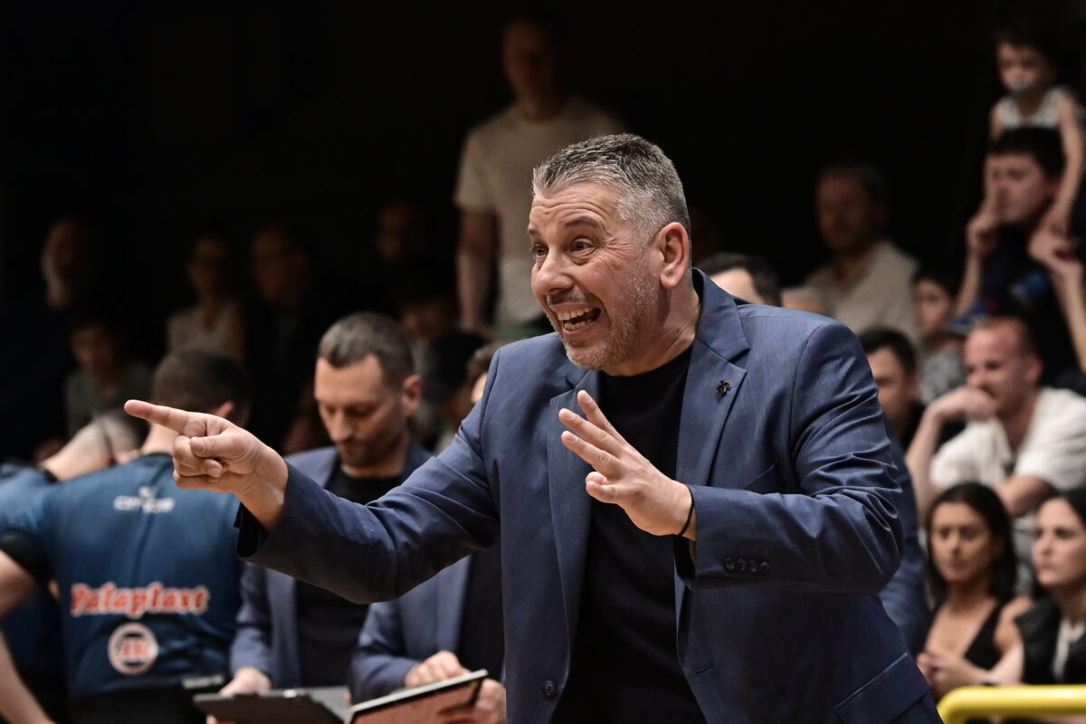 Παπαθεοδώρου: «Είμαστε ενωμένοι όλοι – Πάλι πήγαν να σπάσουν ρεκόρ βολών»