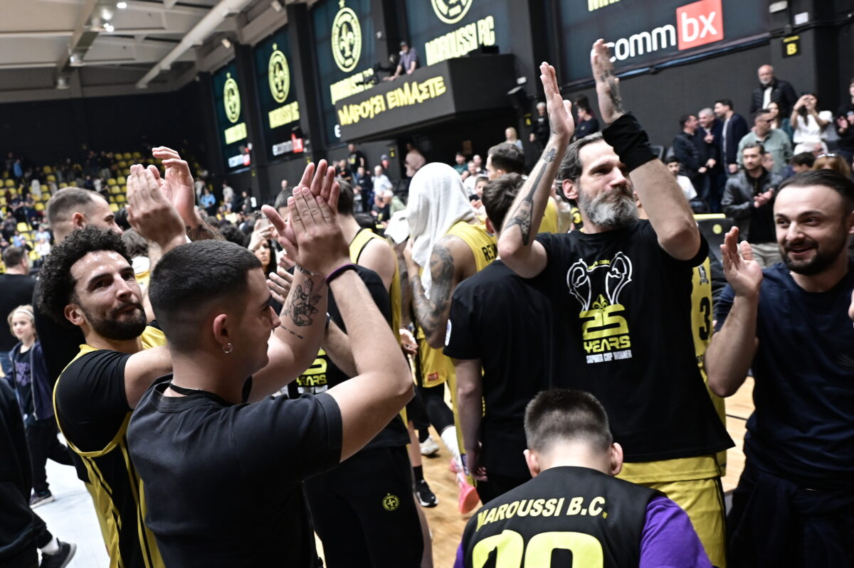 Οι φίλοι του Αμαρουσίου αποθέωσαν ομάδα και Στασινόπουλο! (vid)