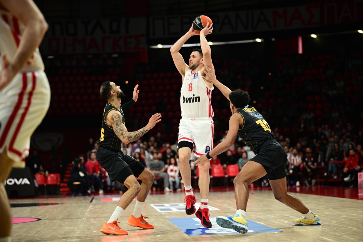 Έγραψε ιστορία και στα ριμπάουντ ο Κώστας Παπανικολάου