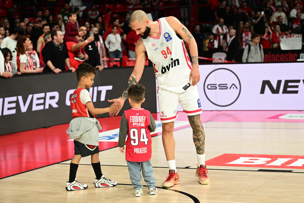 Οικογενειακές στιγμές και η κίνηση του Φουρνιέ στο Ολυμπιακός – Άρης Betsson (vid)