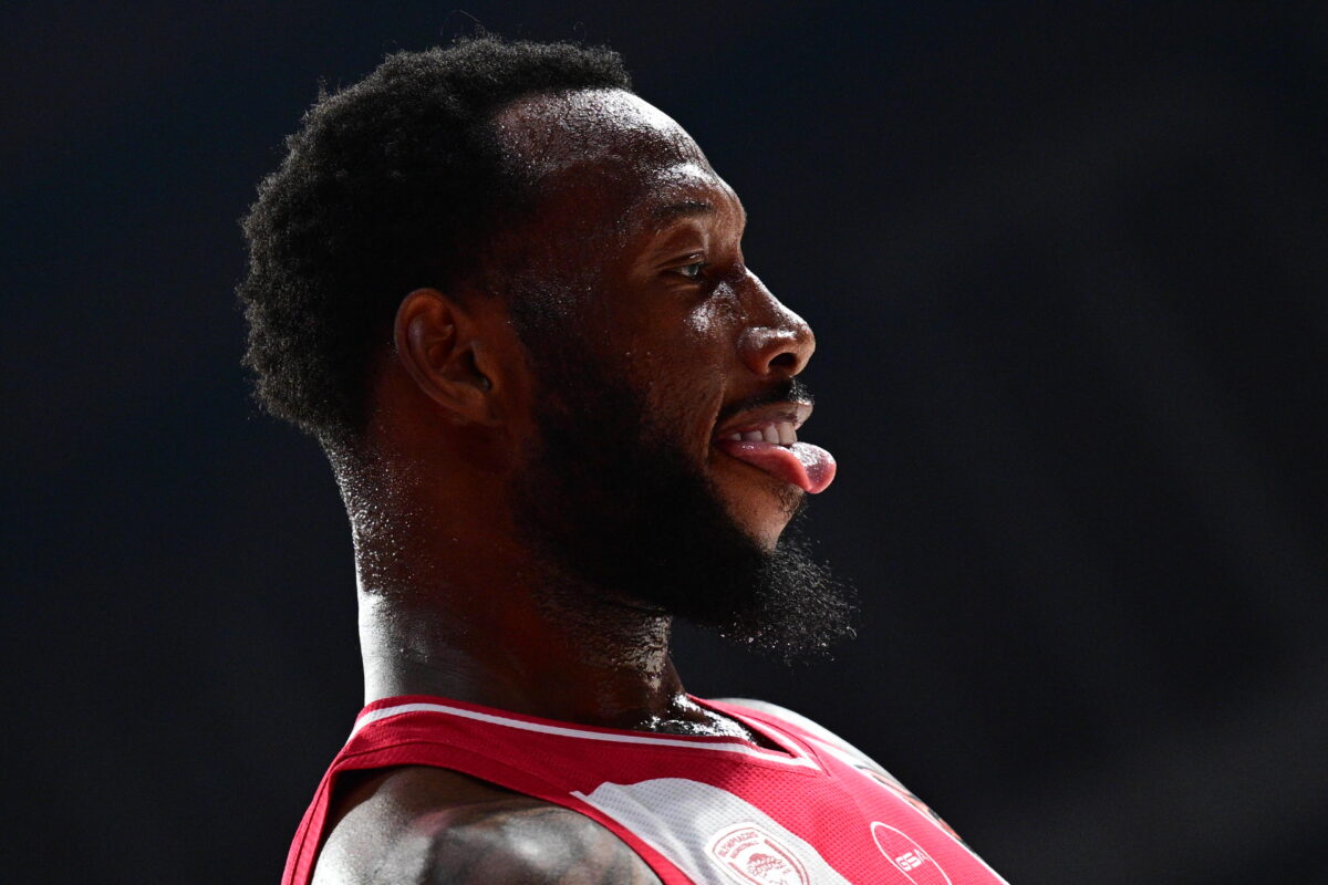 Εντυπωσιακός Ντόντα Χολ – «Τείχος» στην άμυνα του Ολυμπιακού (vid)