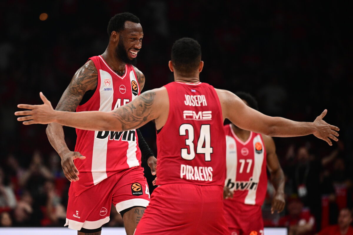 Το «καμίνι» στο ΣΕΦ και η αποθέωση στους παίκτες του Ολυμπιακού – Η παρακάμερα με Μονακό (vid)