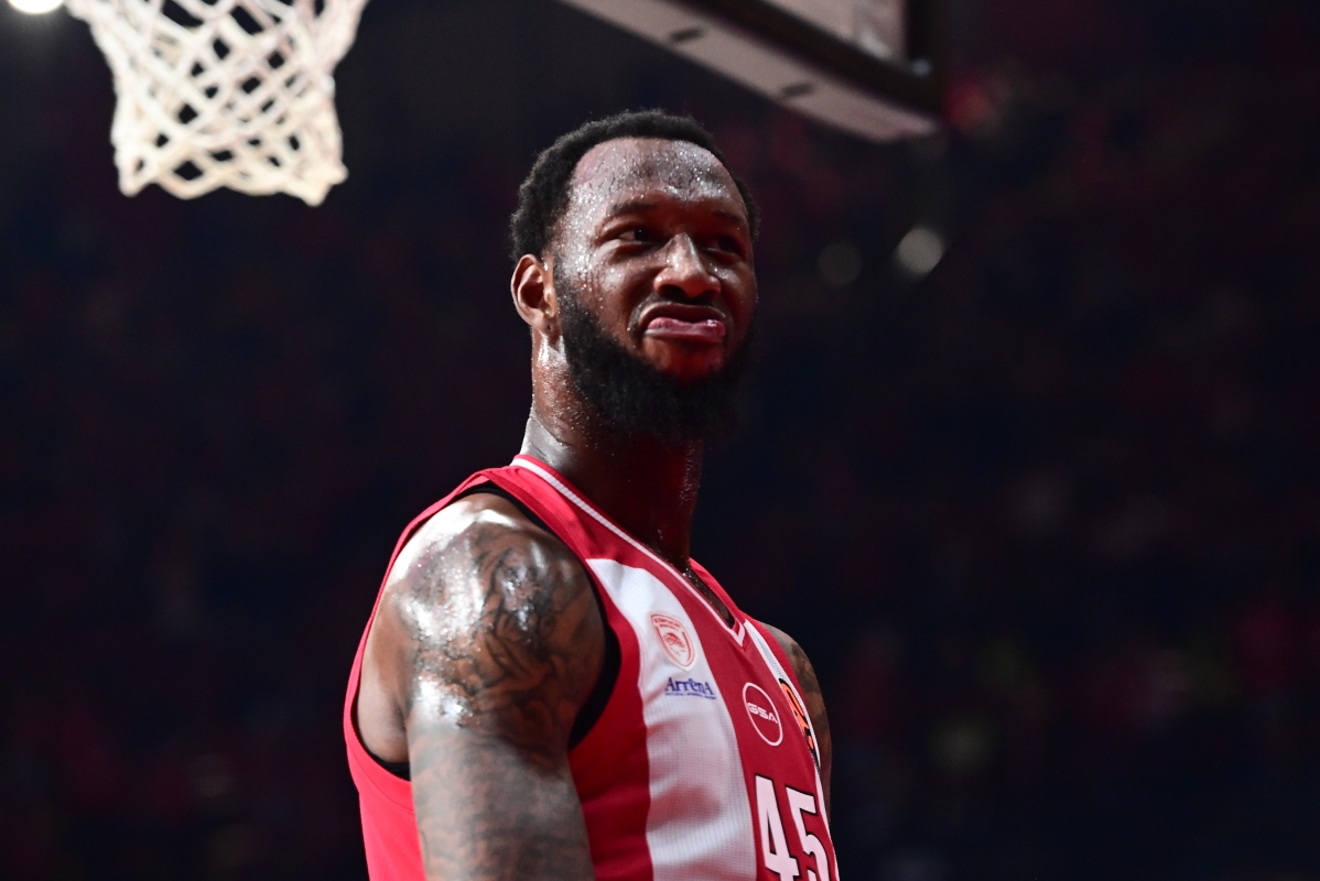 «Ζογκλέρ» Τζόσεφ και «οδοστρωτήρας» Χολ (vid)