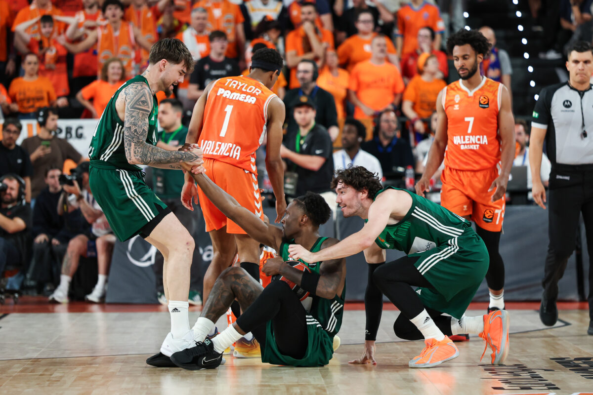 Το καθοριστικό κλέψιμο του Χέιζ-Ντέιβις που «σφράγισε» το break του Παναθηναϊκού (vid)