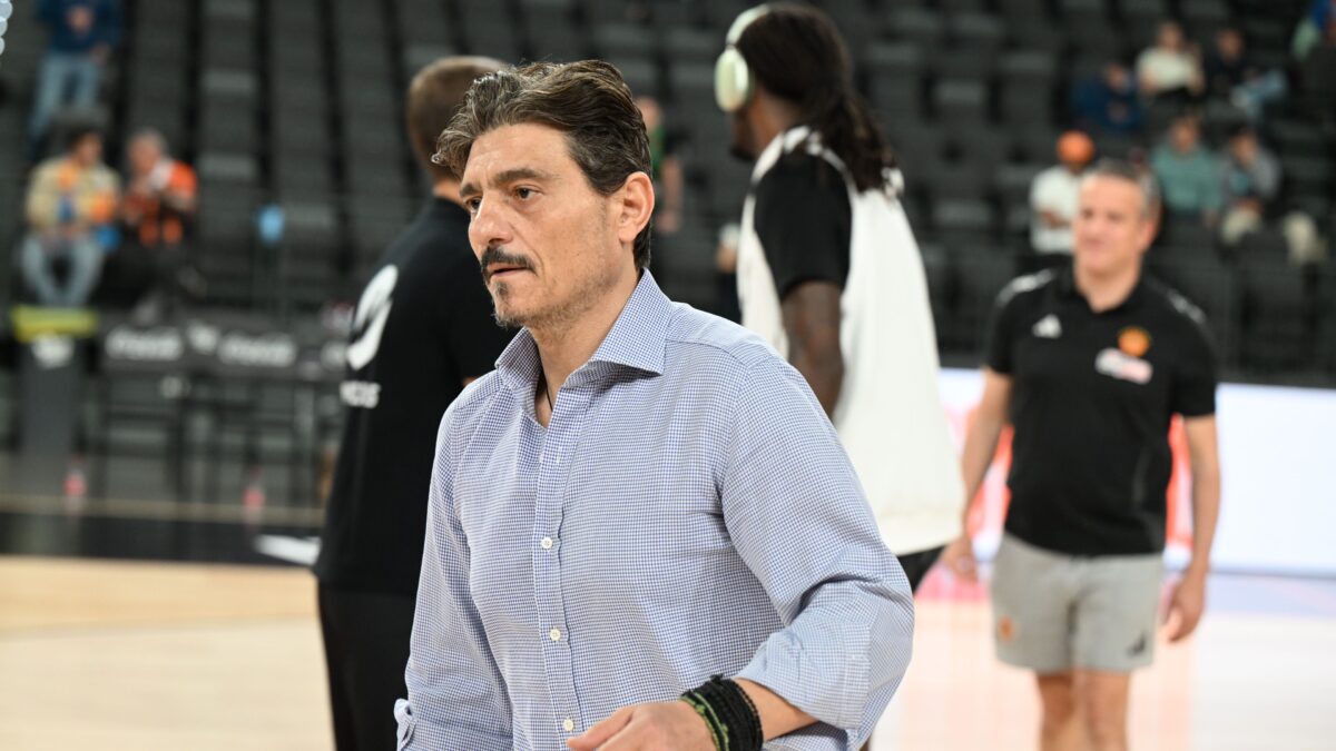 Και στη Βαλένθια ο Γιαννακόπουλος: Αποθεώθηκε, έβγαλε φωτογραφίες και «ντόπαρε» την ομάδα! (vid)