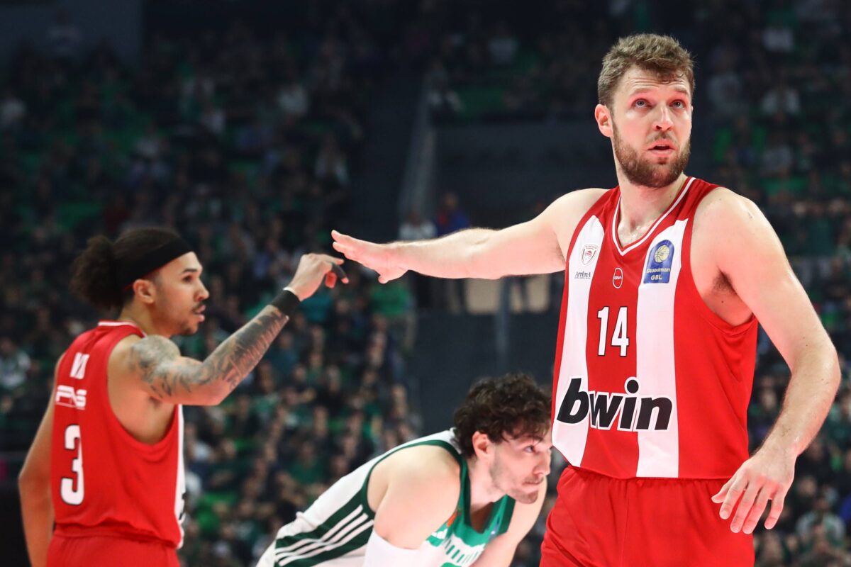 Ξεκάθαρος Βεζένκοφ: «Δεν κυνηγάω βραβεία – Θέλω τον τίτλο»