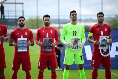 Οι παίκτες του Ιράν συγκλόνισαν σιωπώντας και έστειλαν μήνυμα που ξεπερνά το ποδόσφαιρο