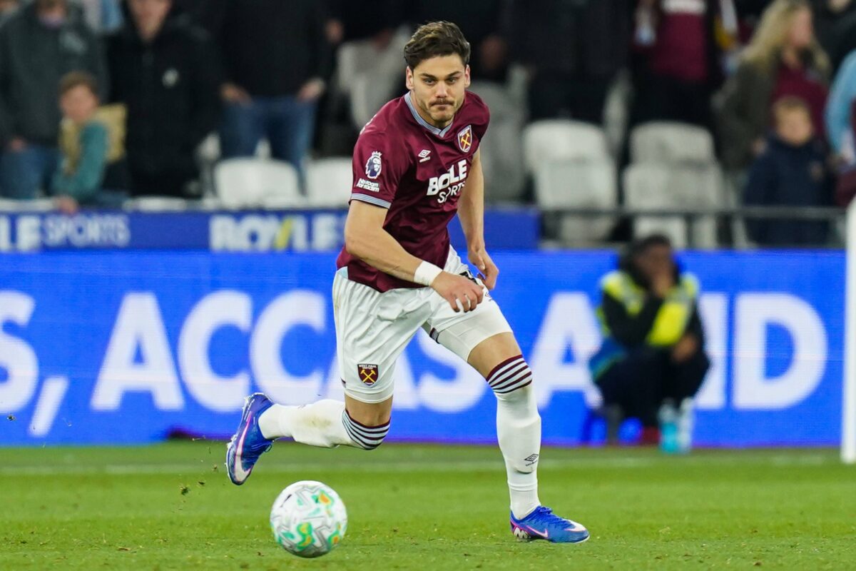 Ο Μαυροπάνος τους «τρέλανε» στη Γουέστ Χαμ – Η πασίγνωστη ελληνική λέξη που είπαν οι συμπαίκτες του  (pic)