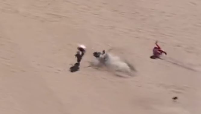 Τρομακτική πτώση για τον Μαρκ Μάρκεθ στη Χερέθ – Κόπηκε στα δύο η μοτοσικλέτα του (vid)