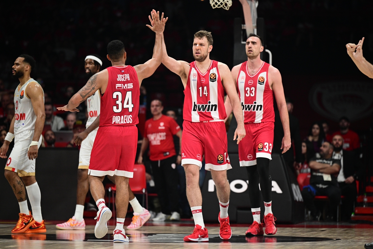 Σάσα Βεζένκοφ, Νίκολα Μιλουτίνοφ, Κόρι Τζόσεφ