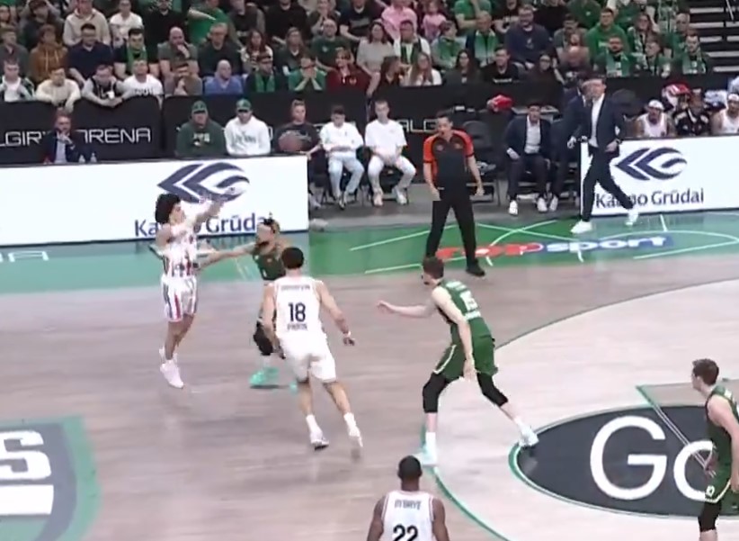 Ο Ίφι έβαλε τρίποντο και δεν το κατάλαβε κανείς στο Ζαλγκίρις – Παρί (vid)